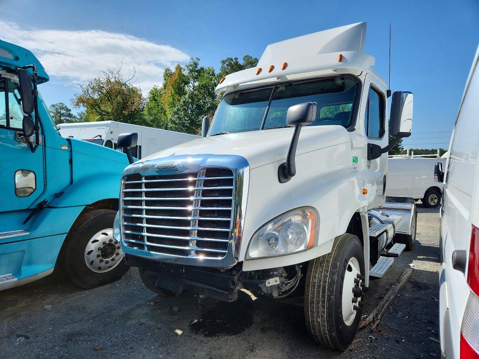 2017 Freightliner Cascadia 125 მანქანა იყიდება აუქციონზე, vin: 1FUBGEDV2HLJH1564, აუქციონის ნომერი: 67601856