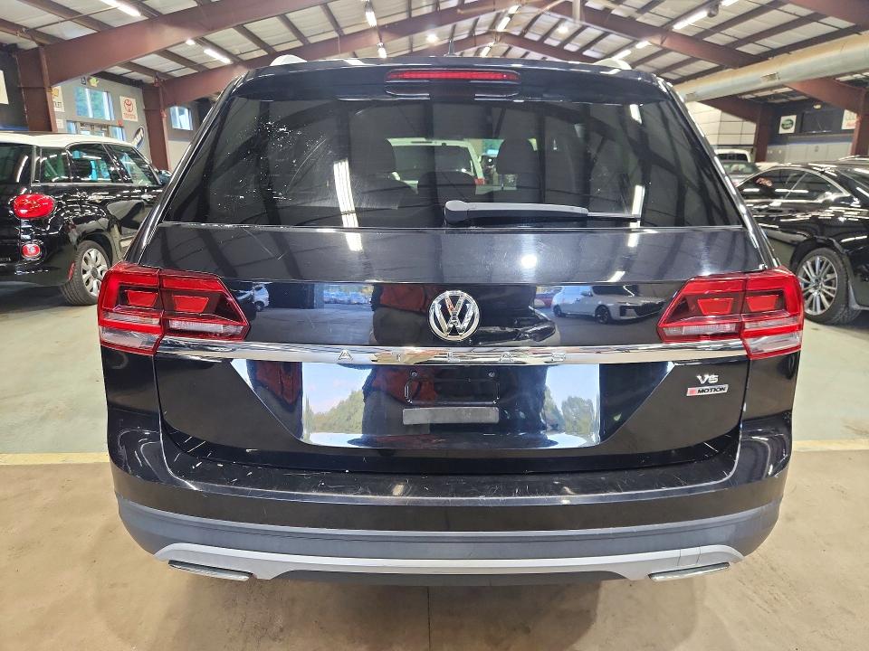 67852346 :رقم المزاد ، 1V2GR2CA1JC518248 vin ، 2018 Volkswagen Atlas مزاد بيع