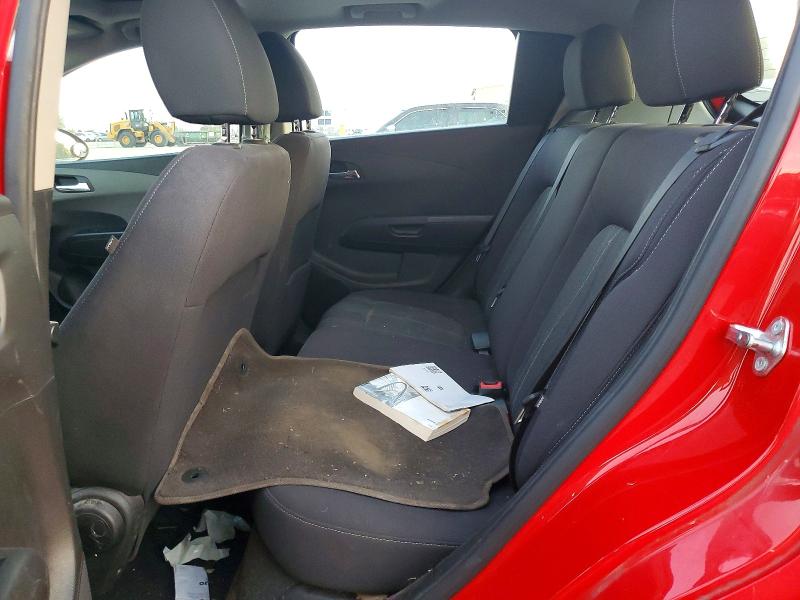 68255696 :رقم المزاد ، 1G1JC6SB3F4136453 vin ، 2015 Chevrolet Sonic مزاد بيع