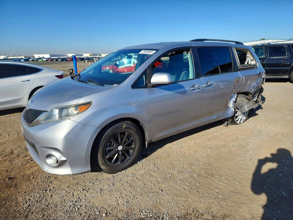 70889666 :رقم المزاد ، 5TDXK3DC5BS039651 vin ، 2011 Toyota Sienna مزاد بيع