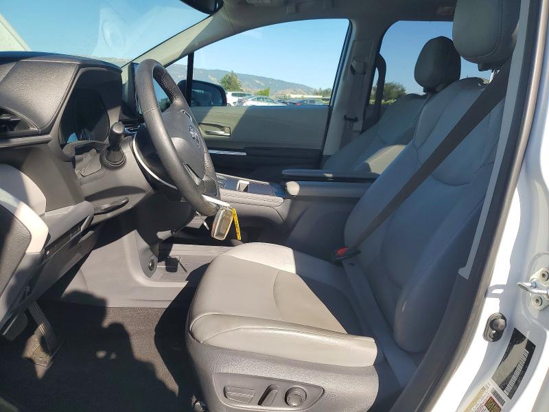 69501086 :رقم المزاد ، 5TDJRKEC5MS041171 vin ، 2021 Toyota Sienna مزاد بيع
