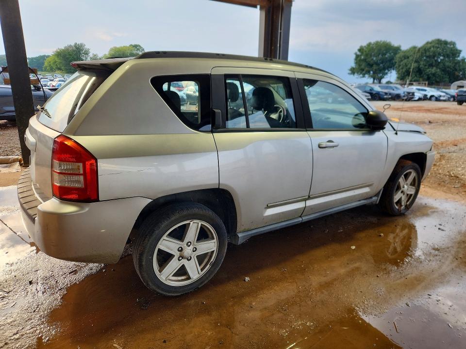 2010 Jeep Compass მანქანა იყიდება აუქციონზე, vin: 1J4NF4FB0AD584733, აუქციონის ნომერი: 67317726