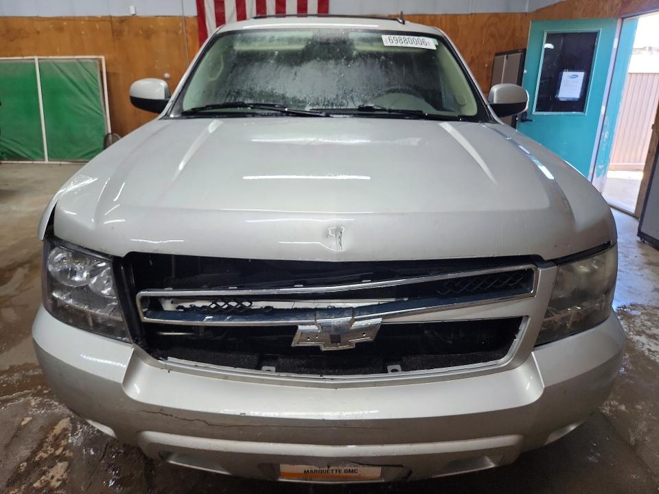 Продажа на аукционе авто 2011 Chevrolet Tahoe, vin: 1GNSKBE03BR214462, номер лота: 69880006