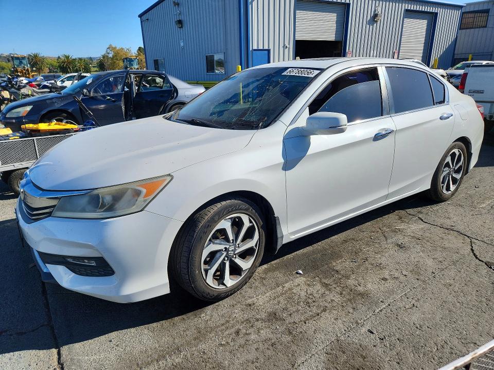 Auction sale of the 2016 Honda Accord, vin: 1HGCR2F74GA215194, lot number: 66788056