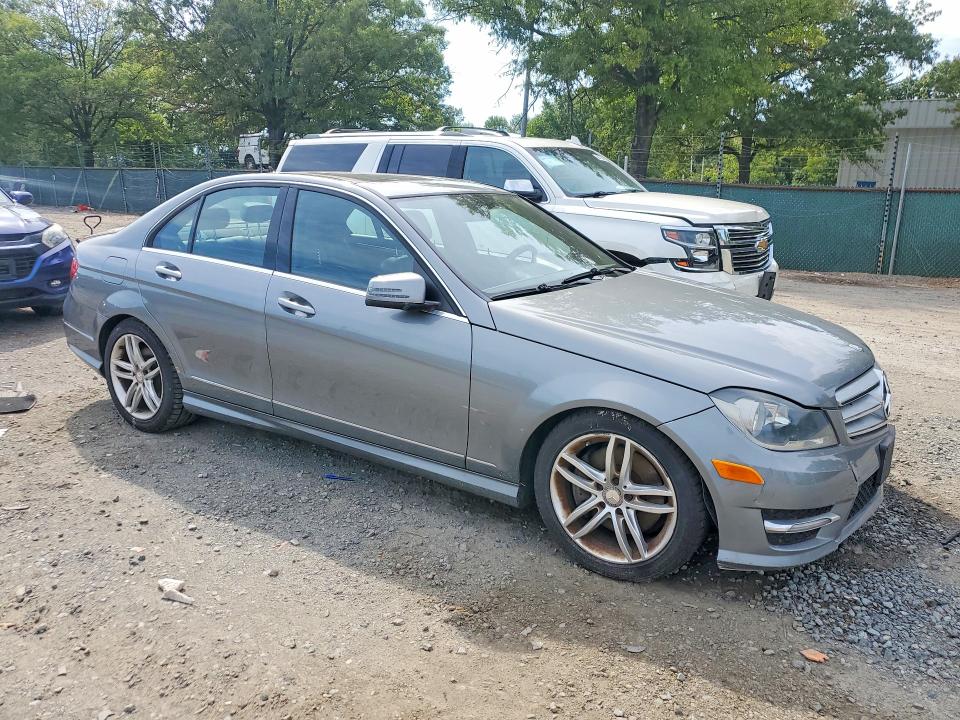 Продажа на аукционе авто 2013 Mercedes-benz C, vin: WDDGF8AB4DR256273, номер лота: 67322486