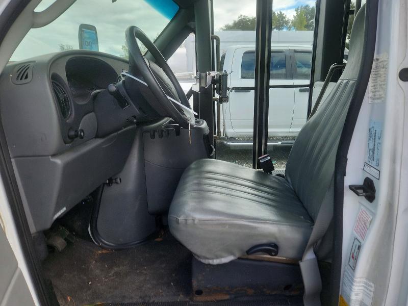 70491386 :رقم المزاد ، 1FDXE45S03HA68625 vin ، 2003 Ford Econoline مزاد بيع