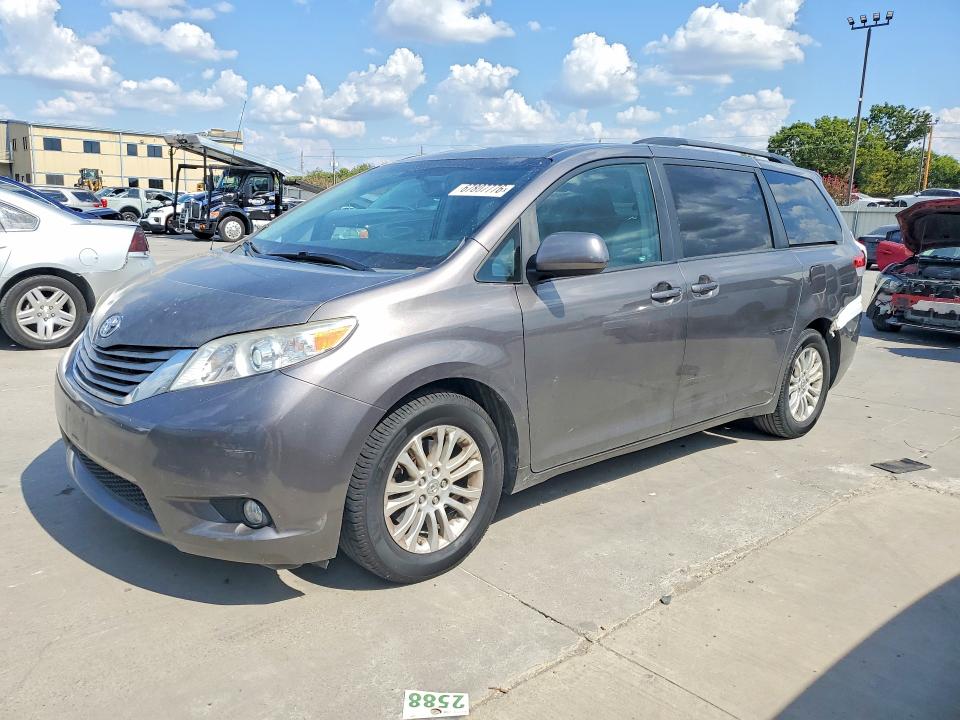 Auction sale of the 2012 Toyota Sienna, vin: 5TDYK3DC2CS202844, lot number: 67807776
