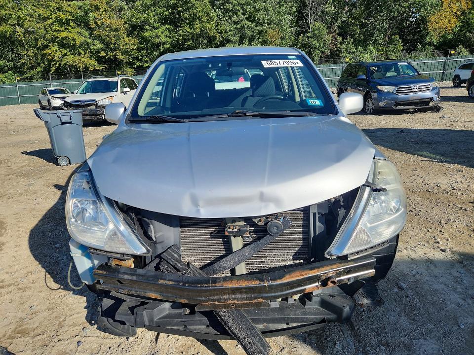 2011 Nissan Versa მანქანა იყიდება აუქციონზე, vin: 3N1BC1CP5BL507774, აუქციონის ნომერი: 68577096
