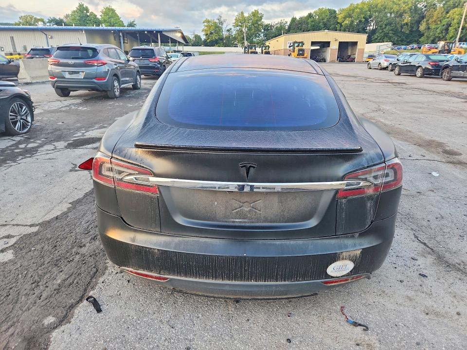 68745026 :رقم المزاد ، 5YJSA1CP3DFP06052 vin ، 2013 Tesla Model S مزاد بيع