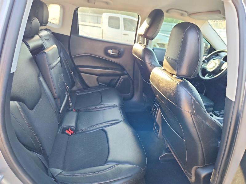 71069756 :رقم المزاد ، 3C4NJCBB0JT407808 vin ، 2018 Jeep Compass مزاد بيع