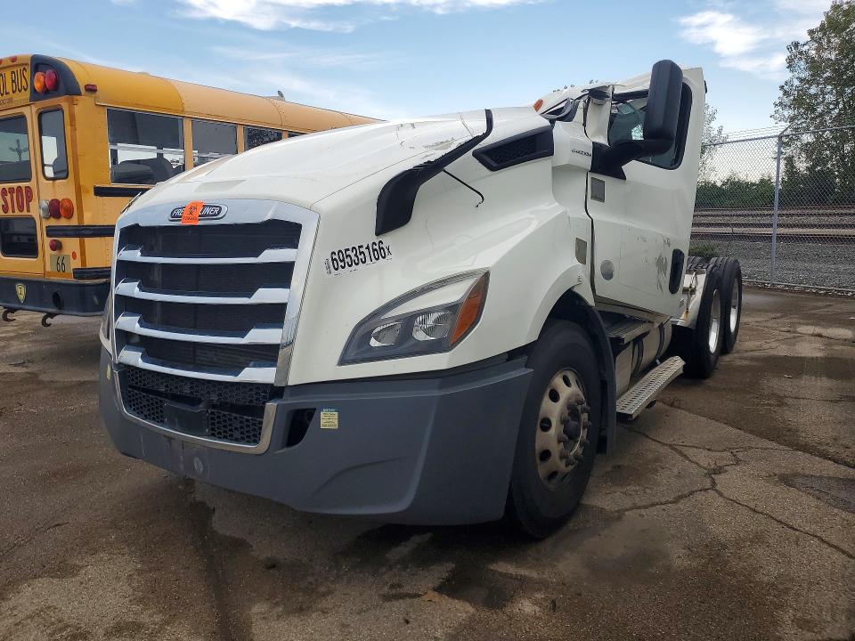 Auction sale of the 2022 Freightliner Cascadia 116, vin: 3AKJHTDV4NSNT8126, lot number: 69535166