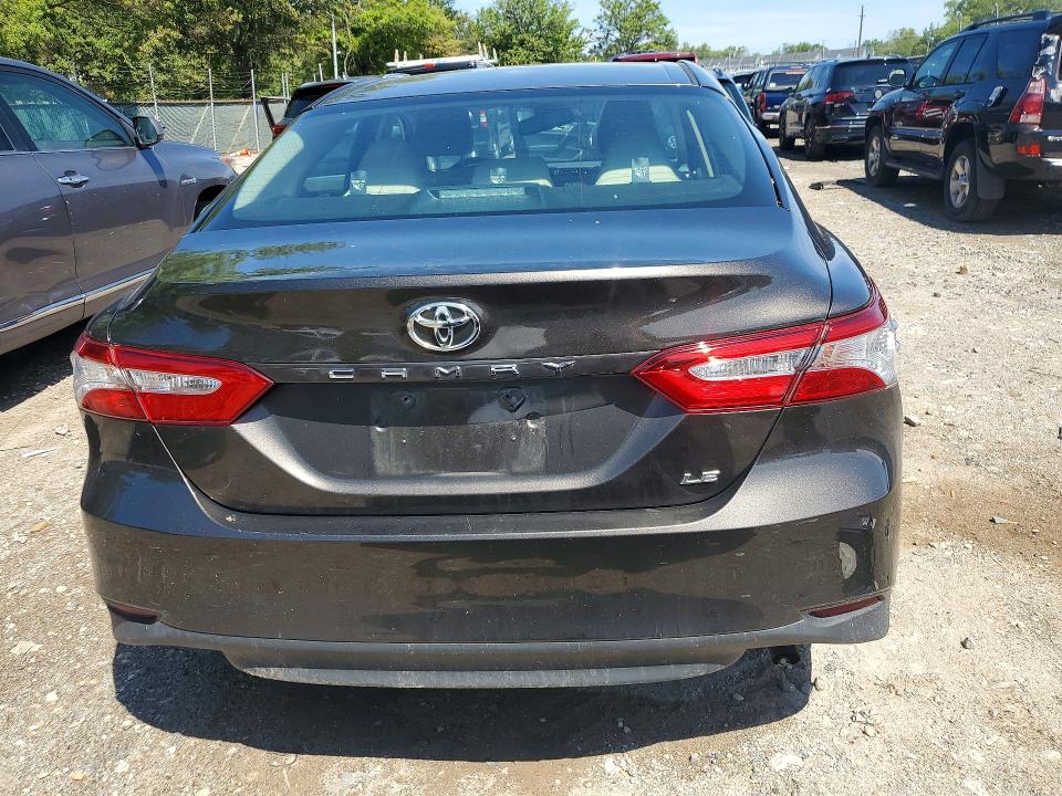 67500326 :رقم المزاد ، 4T1B11HK4JU578075 vin ، 2018 Toyota Camry مزاد بيع