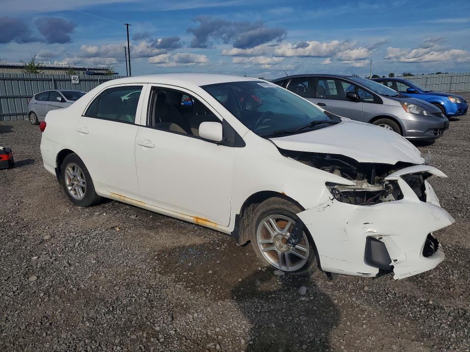 67008576 :رقم المزاد ، 2T1BU4EEXDC977747 vin ، 2013 Toyota Corolla مزاد بيع