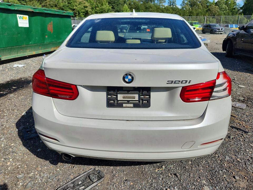 68172726 :رقم المزاد ، WBA8E1G51JNU90882 vin ، 2018 Bmw 320 مزاد بيع