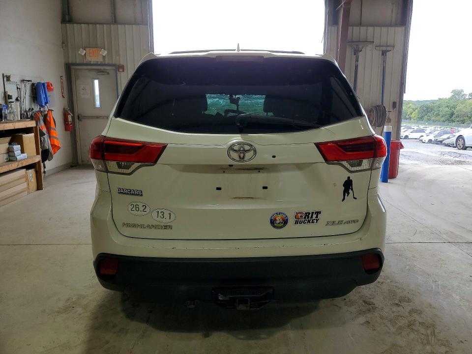 2017 Toyota Highlander მანქანა იყიდება აუქციონზე, vin: 5TDJZRFH9HS521982, აუქციონის ნომერი: 70012826