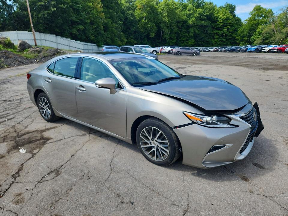 67454796 :رقم المزاد ، 58ABK1GG8HU056630 vin ، 2017 Lexus Es مزاد بيع