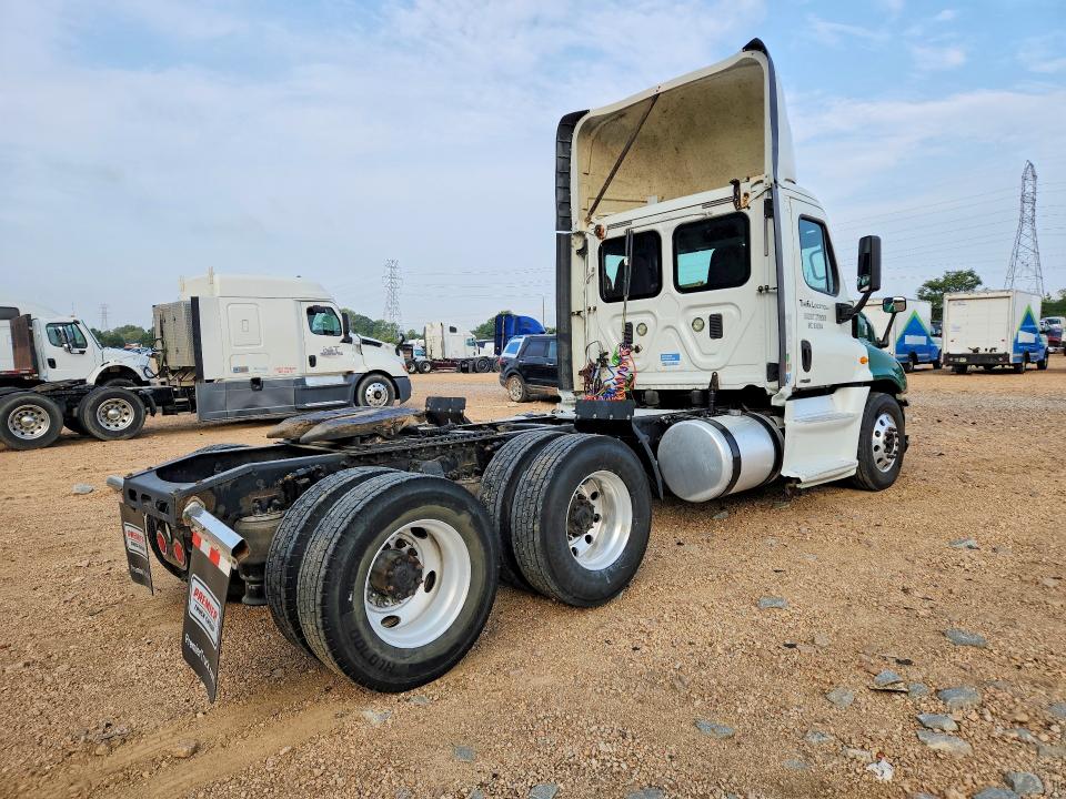 69996026 :رقم المزاد ، 1FUJGED56FLGA1222 vin ، 2015 Freightliner Cascadia 125 مزاد بيع