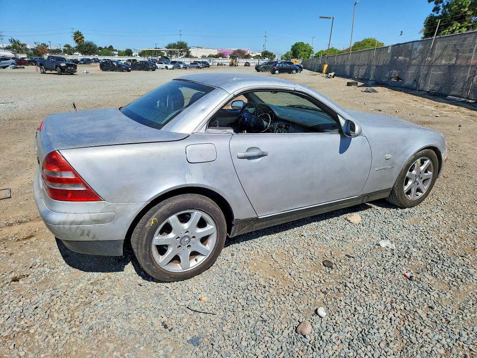 1999 Mercedes-benz Slk მანქანა იყიდება აუქციონზე, vin: WDBKK47F1XF134946, აუქციონის ნომერი: 70849646