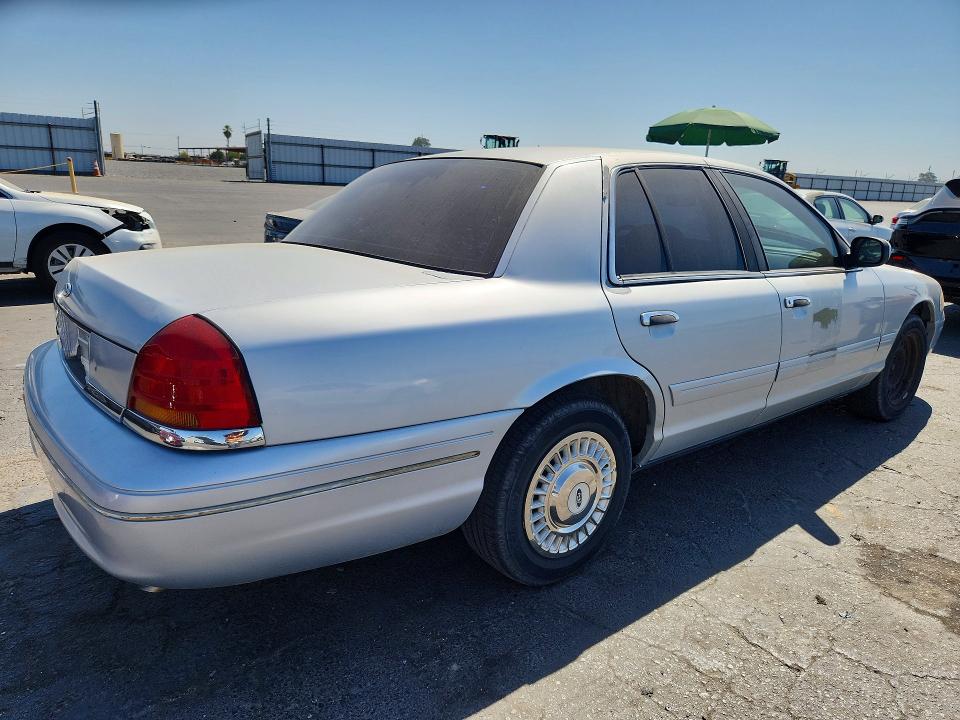 68734466 :رقم المزاد ، 2FAFP71W22X115890 vin ، 2002 Ford Crown Victoria مزاد بيع