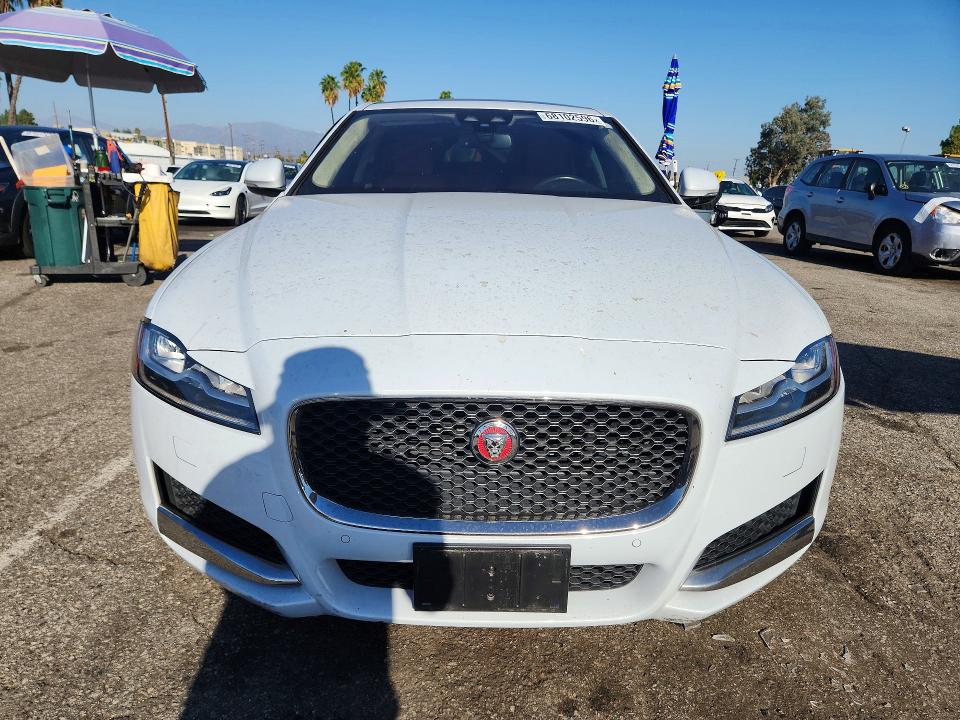 Auction sale of the 2018 Jaguar Xf, vin: SAJBH4EV2JCY53367, lot number: 68102596