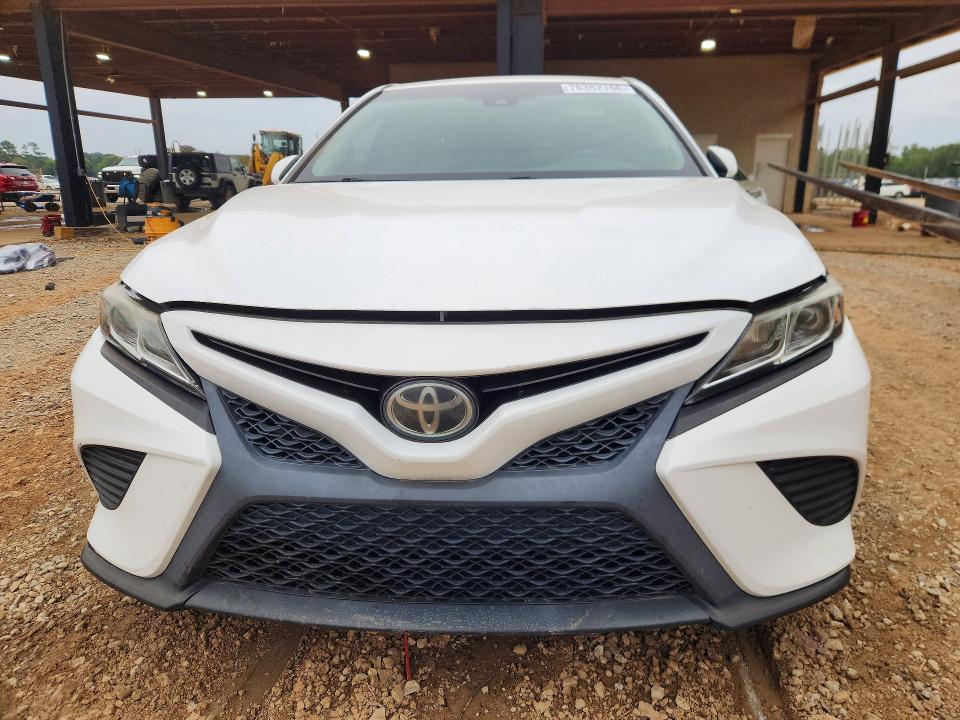 2018 Toyota Camry მანქანა იყიდება აუქციონზე, vin: 4T1B11HK2JU085785, აუქციონის ნომერი: 70352766