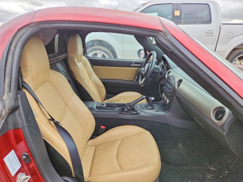 68242176 :رقم المزاد ، JM1NC2PF2B0215109 vin ، 2011 Mazda Mx-5 Miata مزاد بيع