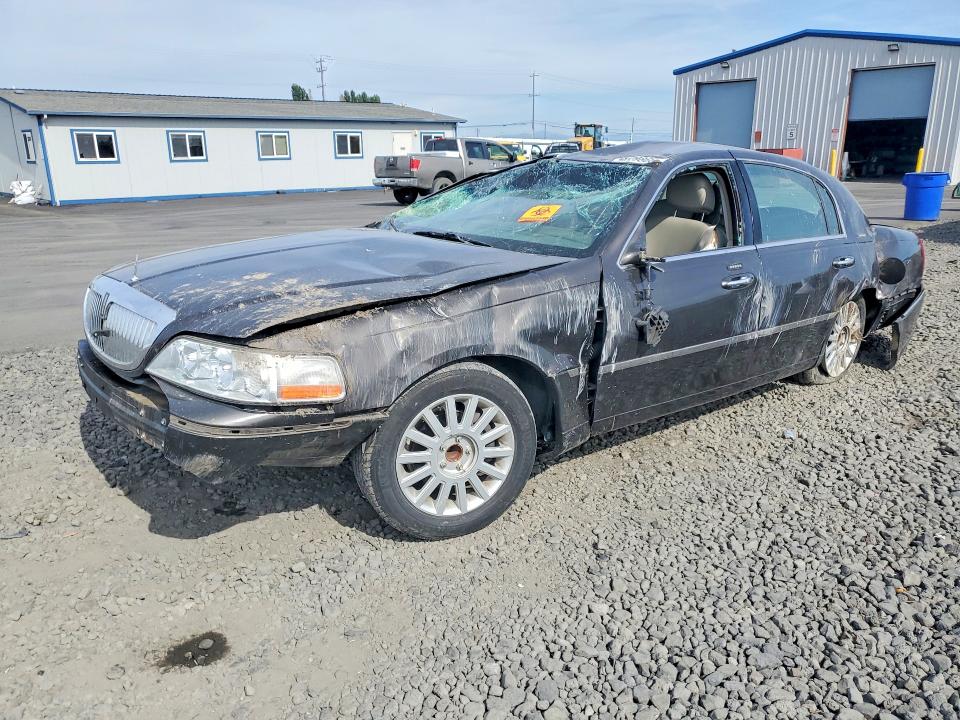2005 Lincoln Town Car მანქანა იყიდება აუქციონზე, vin: 1LNHM81W75Y617070, აუქციონის ნომერი: 70129866