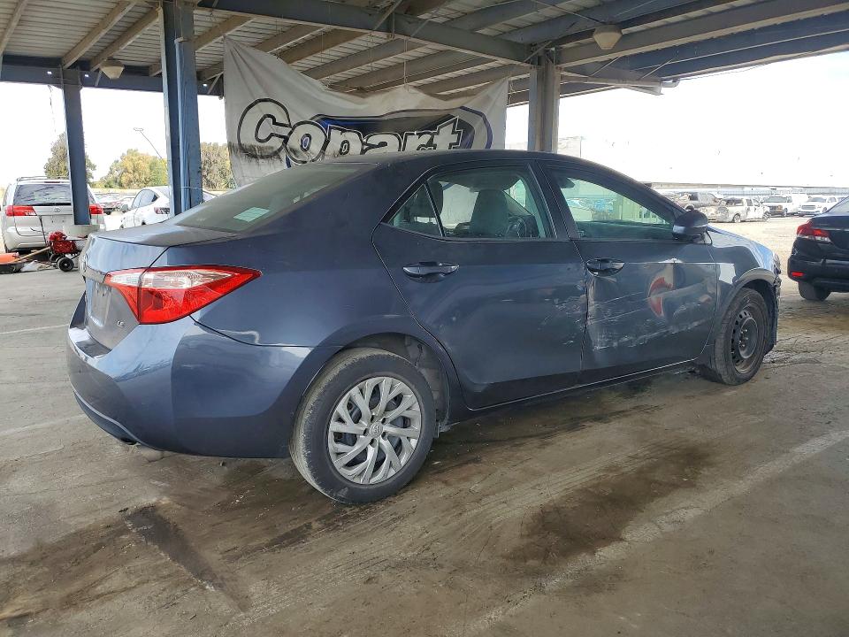 67697186 :رقم المزاد ، 2T1BURHE5JC079948 vin ، 2018 Toyota Corolla مزاد بيع