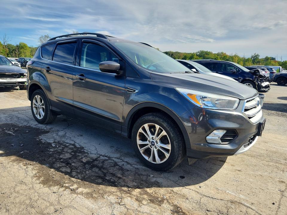 70190756 :رقم المزاد ، 1FMCU9GD0JUD53438 vin ، 2018 Ford Escape مزاد بيع