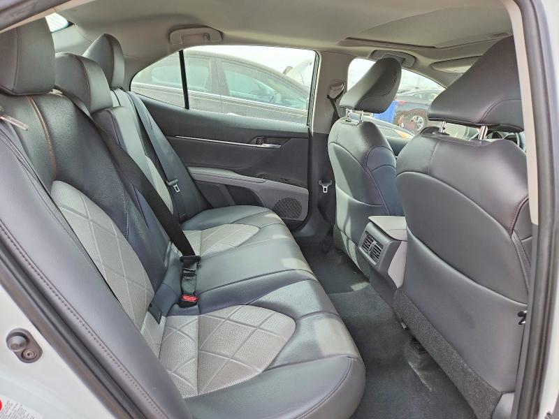 67822206 :رقم المزاد ، 4T1B21HKXJU003606 vin ، 2018 Toyota Camry Hybrid مزاد بيع