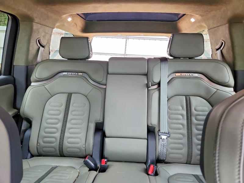68608076 :رقم المزاد ، 7PDSGABL0PN000121 vin ، 2023 Rivian R1s مزاد بيع