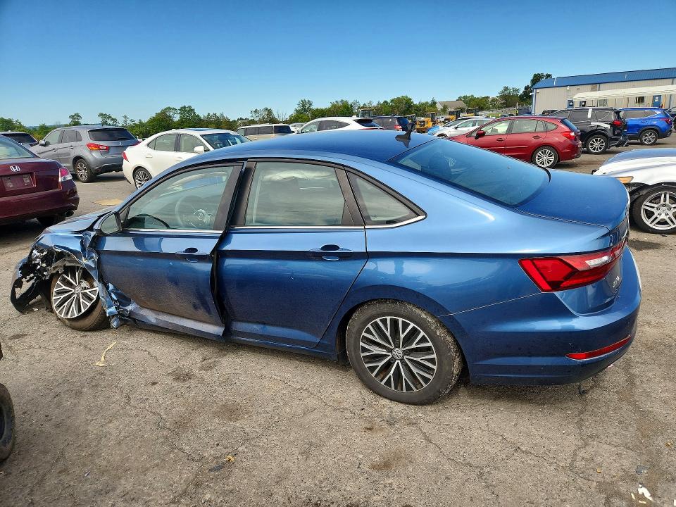 68427166 :رقم المزاد ، 3VWN57BU1MM085401 vin ، 2021 Volkswagen Jetta مزاد بيع