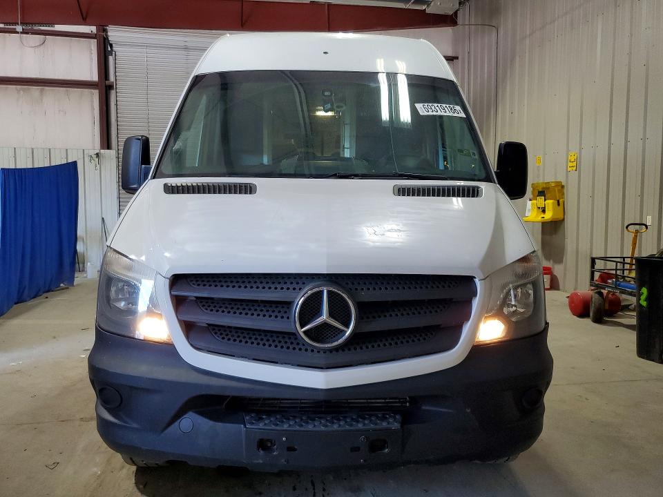 69319186 :رقم المزاد ، WD3PE8DB4FP133431 vin ، 2015 Mercedes-benz Sprinter مزاد بيع