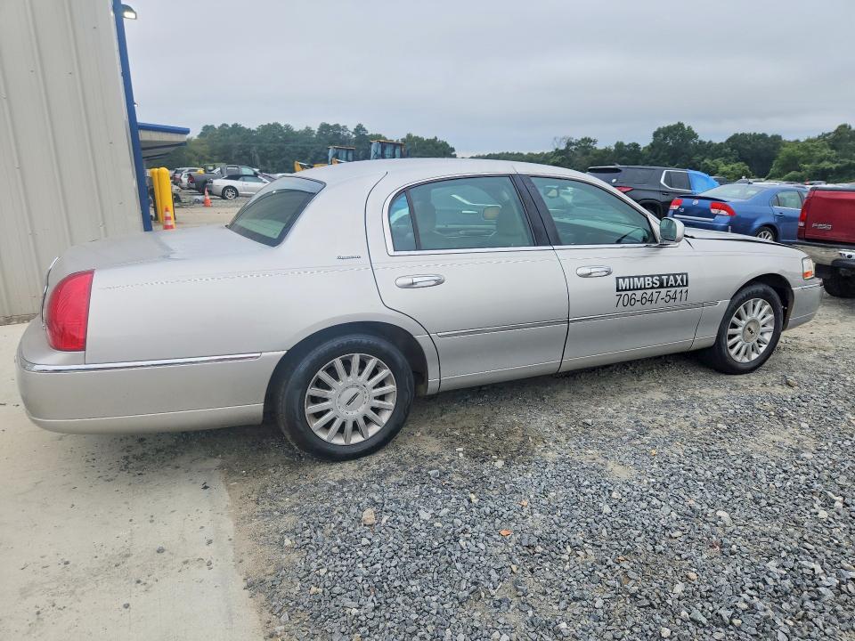 68387546 :رقم المزاد ، 1LNHM81W85Y614047 vin ، 2005 Lincoln Town Car مزاد بيع