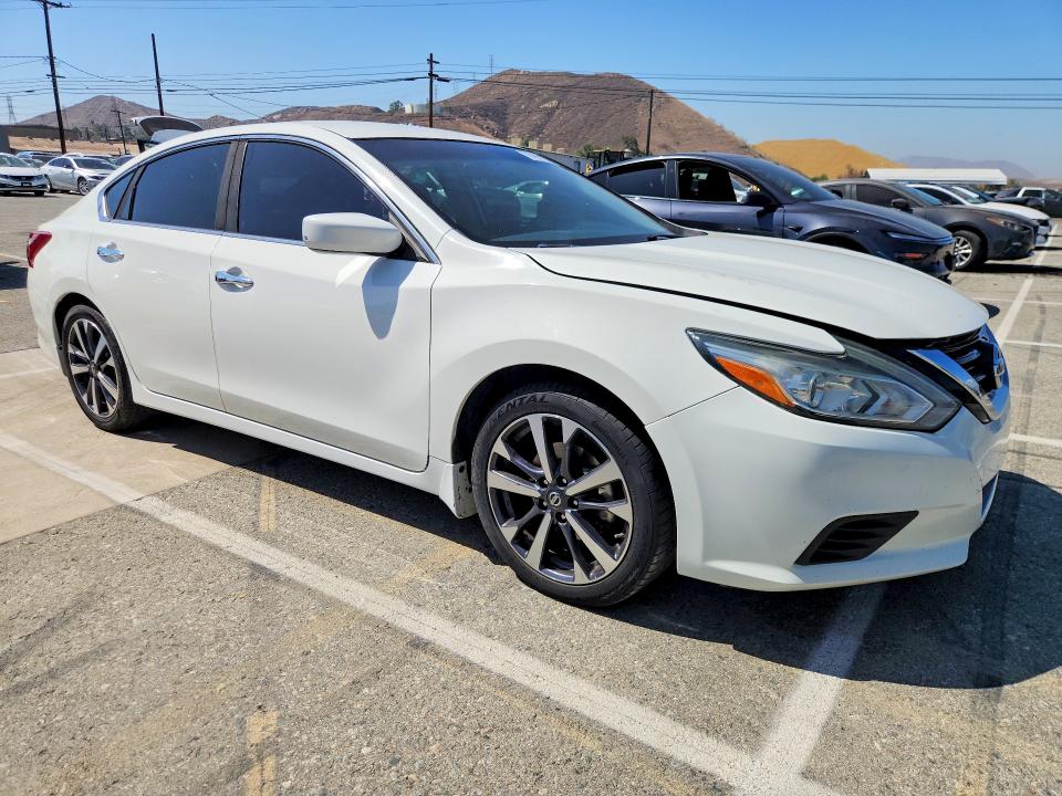 Продажа на аукционе авто 2017 Nissan Altima, vin: 1N4AL3AP4HC499345, номер лота: 70455826