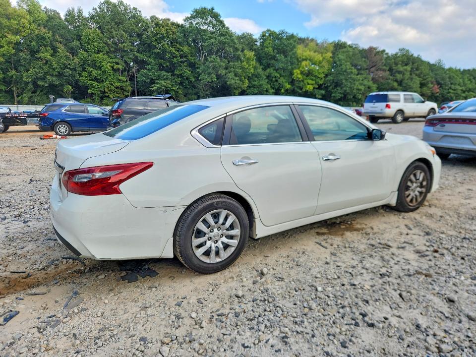 2018 Nissan Altima მანქანა იყიდება აუქციონზე, vin: 1N4AL3AP7JC190264, აუქციონის ნომერი: 68962546