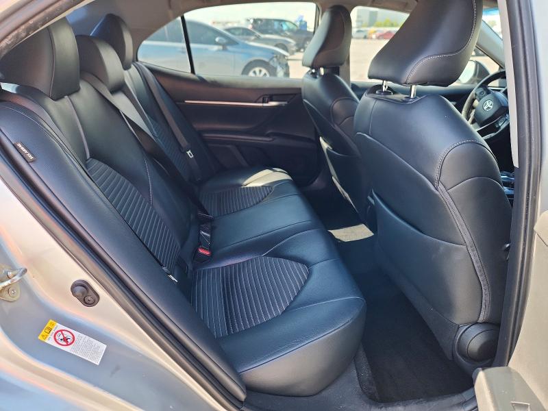 70850306 :رقم المزاد ، 4T1B11HK0JU636876 vin ، 2018 Toyota Camry مزاد بيع