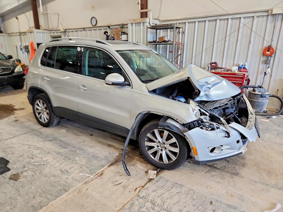 68015926 :رقم المزاد ، WVGBV75NX9W525208 vin ، 2009 Volkswagen Tiguan مزاد بيع