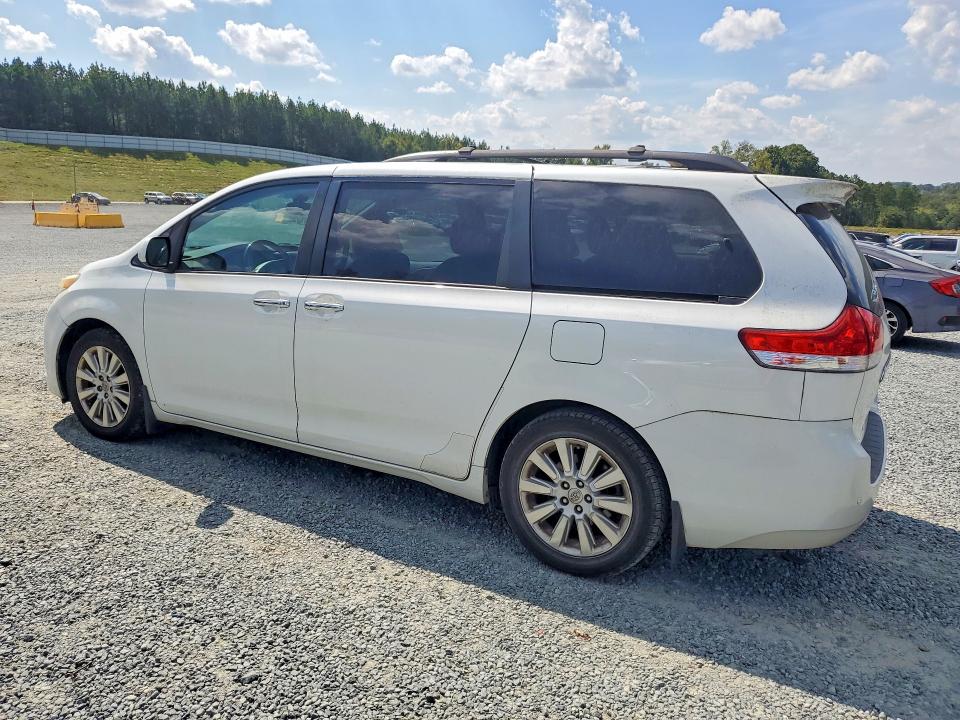 69003646 :رقم المزاد ، 5TDYK3DC9BS082619 vin ، 2011 Toyota Sienna مزاد بيع