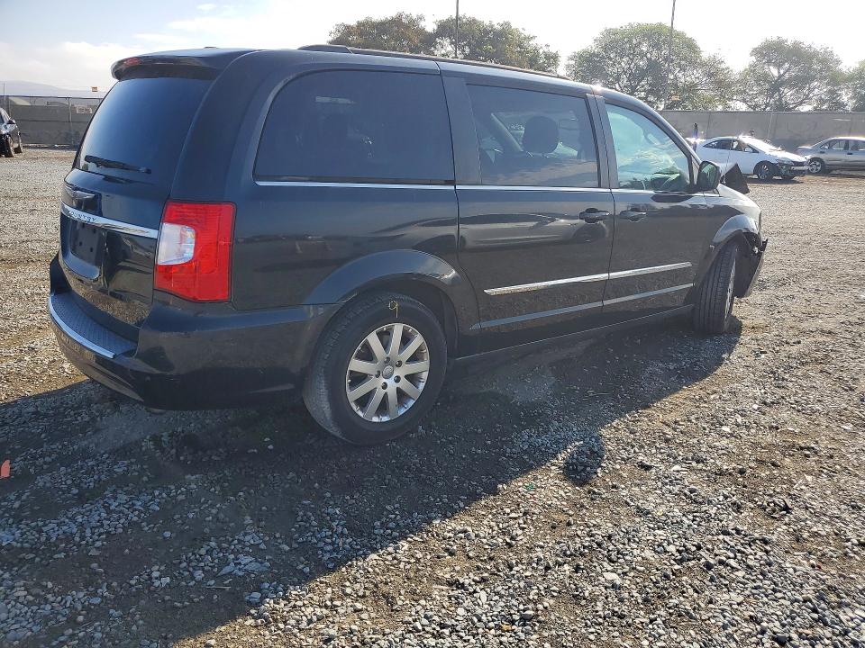 2015 Chrysler Town & Country მანქანა იყიდება აუქციონზე, vin: 2C4RC1BGXFR636731, აუქციონის ნომერი: 70808516