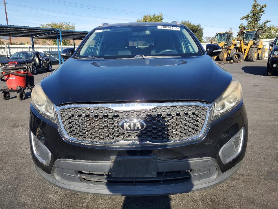70076856 :رقم المزاد ، 5XYPG4A52HG217941 vin ، 2017 Kia Sorento مزاد بيع