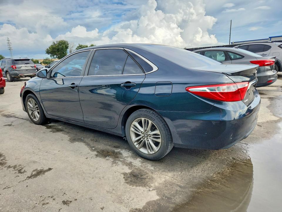 68943686 :رقم المزاد ، 4T1BF1FK9HU742273 vin ، 2017 Toyota Camry مزاد بيع
