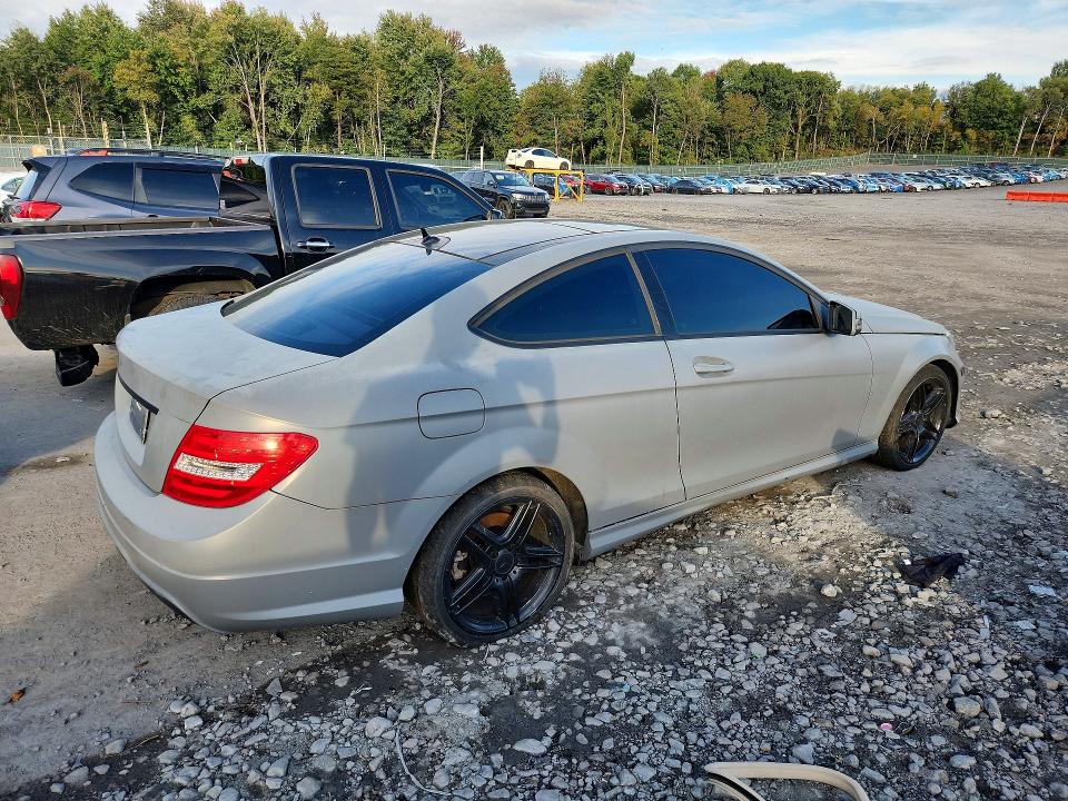 2013 Mercedes-benz C მანქანა იყიდება აუქციონზე, vin: WDDGJ4HB7DF957937, აუქციონის ნომერი: 71441286