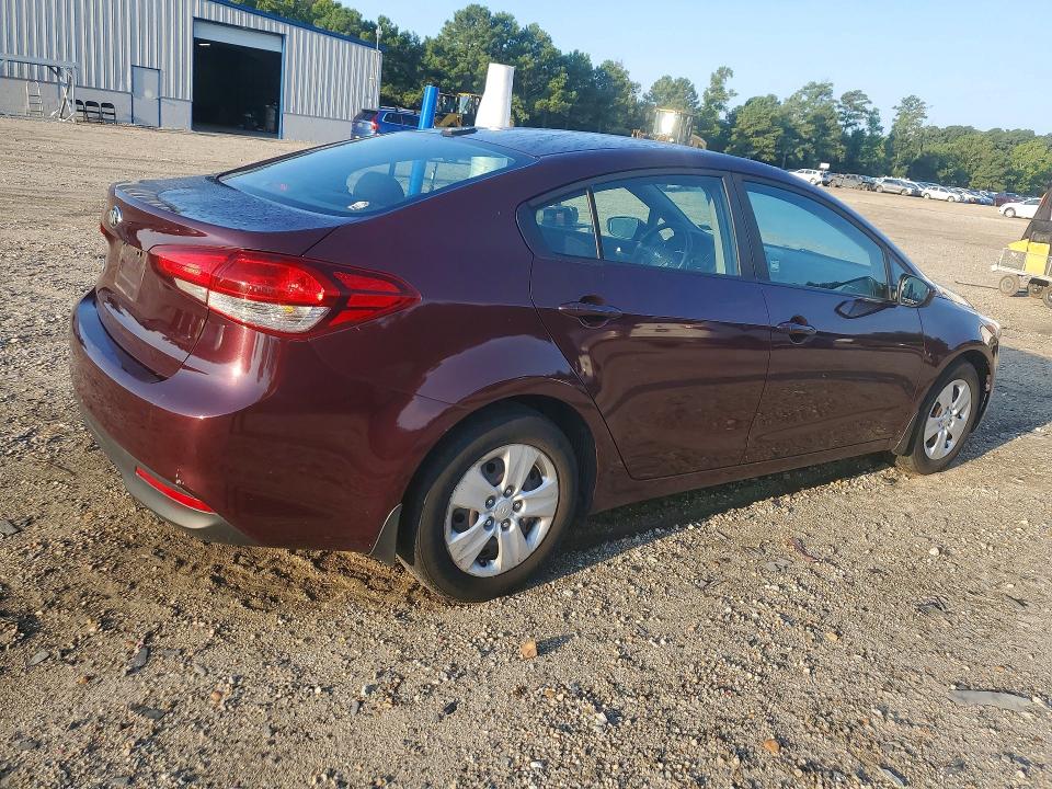66515666 :رقم المزاد ، 3KPFK4A76HE123652 vin ، 2017 Kia Forte مزاد بيع