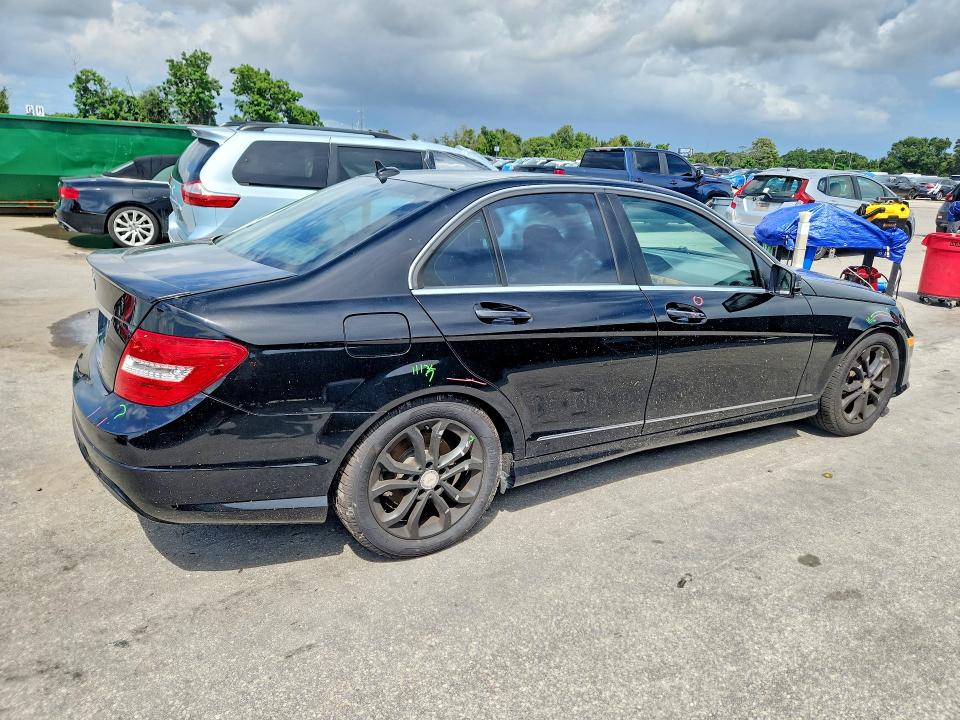 2014 Mercedes-benz C მანქანა იყიდება აუქციონზე, vin: WDDGF4HB6EG218538, აუქციონის ნომერი: 69564196