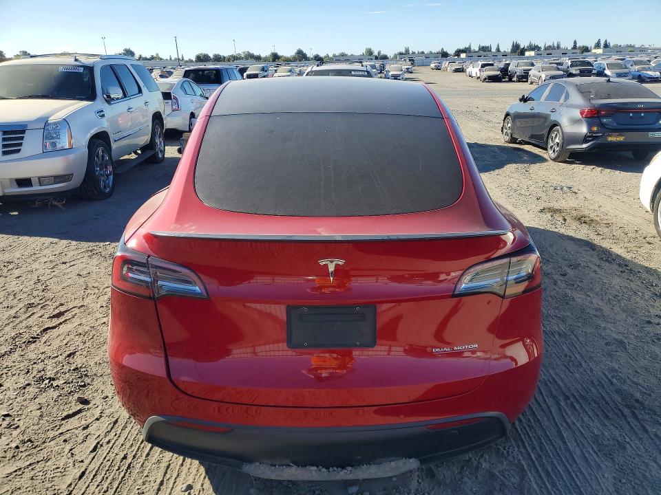 70555156 :رقم المزاد ، 7SAYGDEF6NF352403 vin ، 2022 Tesla Model Y مزاد بيع
