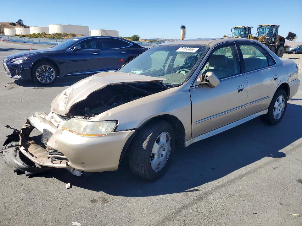 2001 Honda Accord მანქანა იყიდება აუქციონზე, vin: 1HGCG16521A033130, აუქციონის ნომერი: 71060436