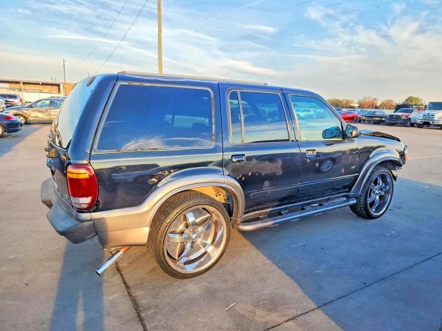 2000 Ford Explorer მანქანა იყიდება აუქციონზე, vin: 1FMZU63E0YZA92042, აუქციონის ნომერი: 70049526