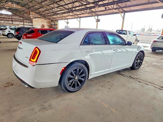 Продажа на аукционе авто 2015 Chrysler 300, vin: 2C3CCARGXFH808827, номер лота: 70543866