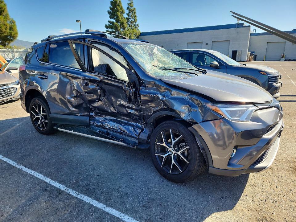 Продаж на аукціоні авто 2017 Toyota Rav4, vin: JTMNFREV8HJ132118, номер лоту: 70987346